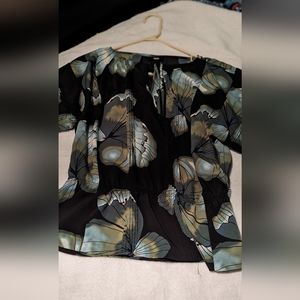 Mossimo multi green color flower print 3 quarter almost bell sleeve size medium